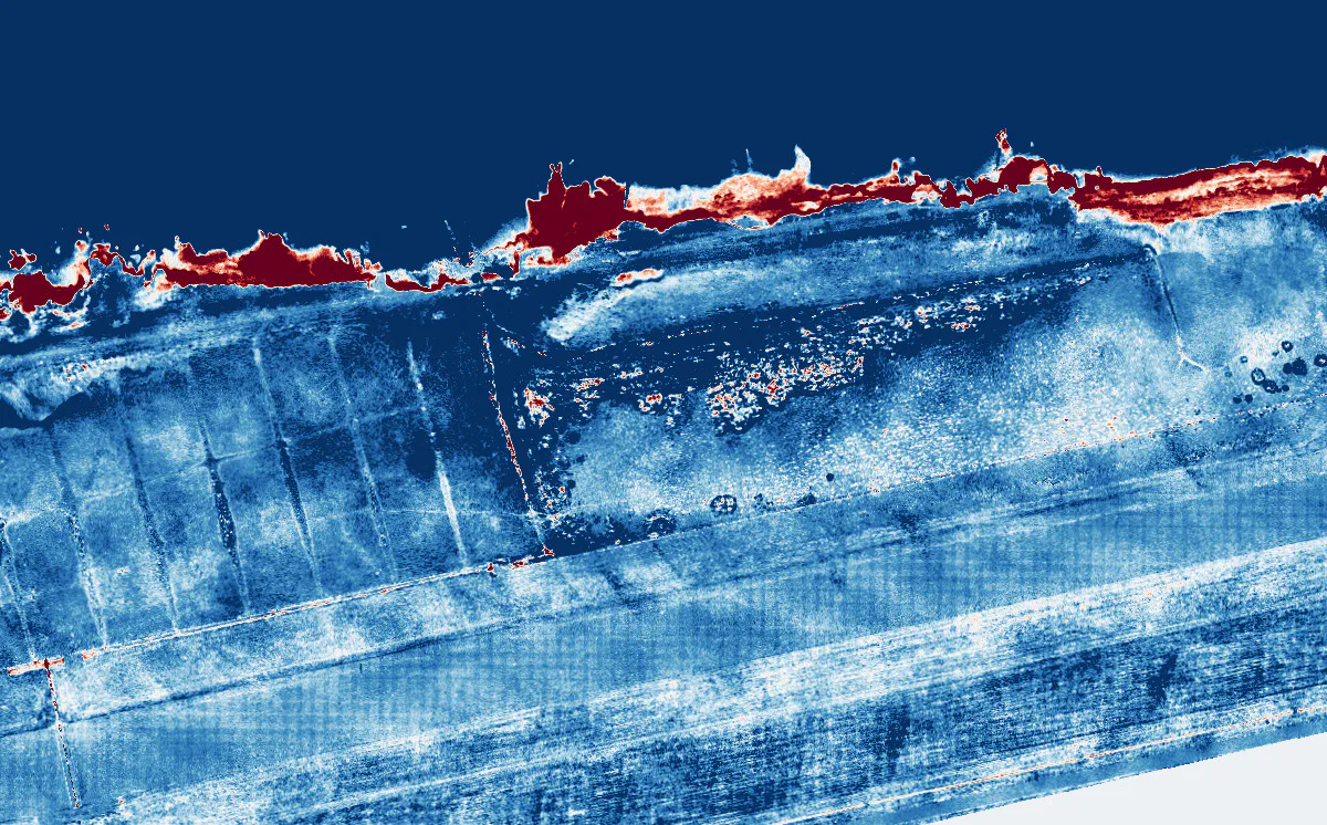 The dDEM of a 500 m stretch of marsh edge, salt marsh and dike, colour range ±10 cm, at the data's native 42 cm resolution (Raw dDEM)